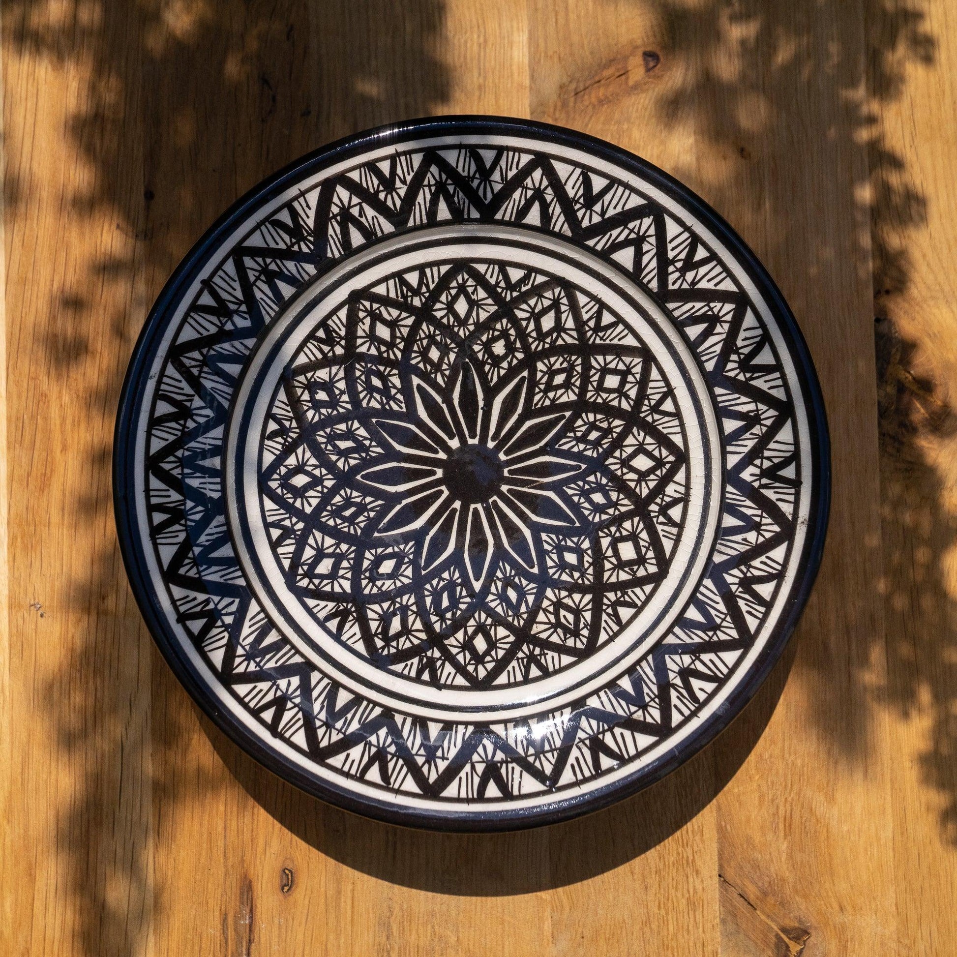 Plate Symmetry Black 21cm - safi home design
